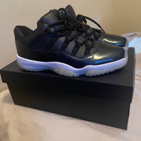 Jordan 11 low - Picture 2 of 11